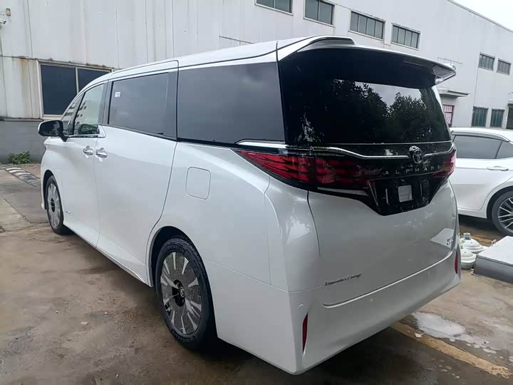 Photo 9 - Toyota Alphard