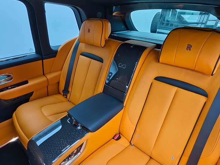 Фото 13 - Rolls-Royce Cullinan