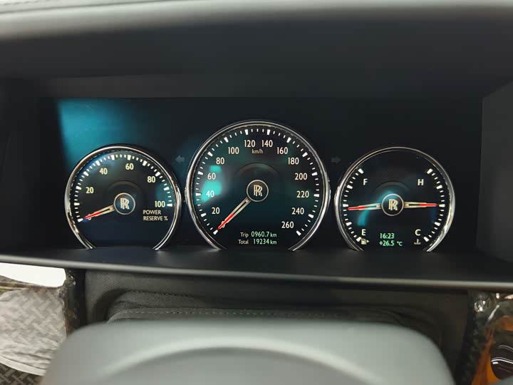 Фото 14 - Rolls-Royce Cullinan