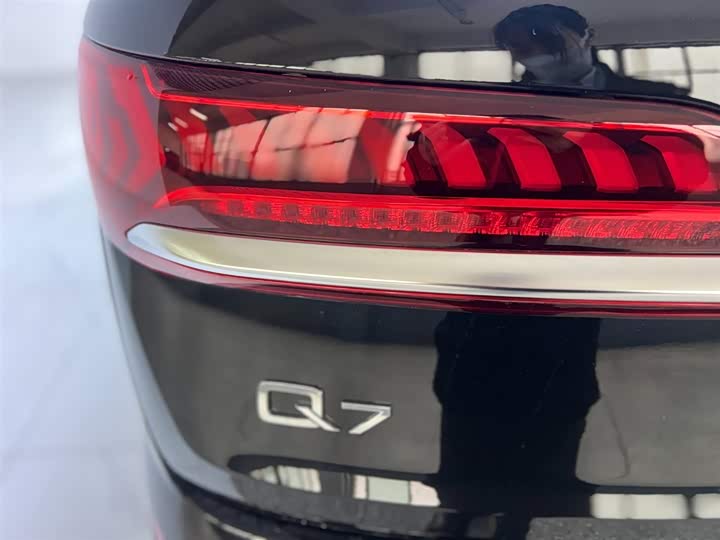 Фото 11 - Audi Q7