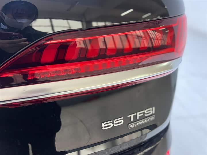 Фото 12 - Audi Q7