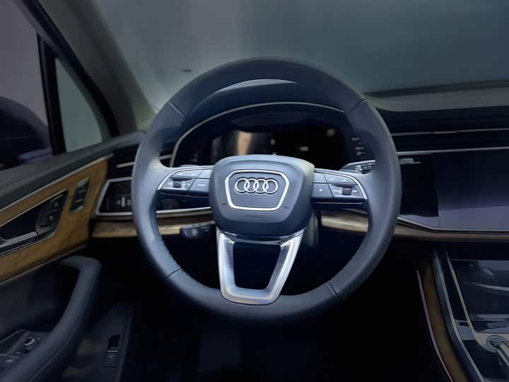 Фото 13 - Audi Q7