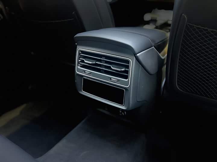 Фото 16 - Audi Q7