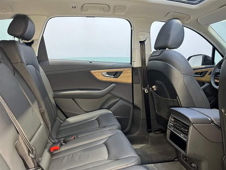 Фото 8 - Audi Q7