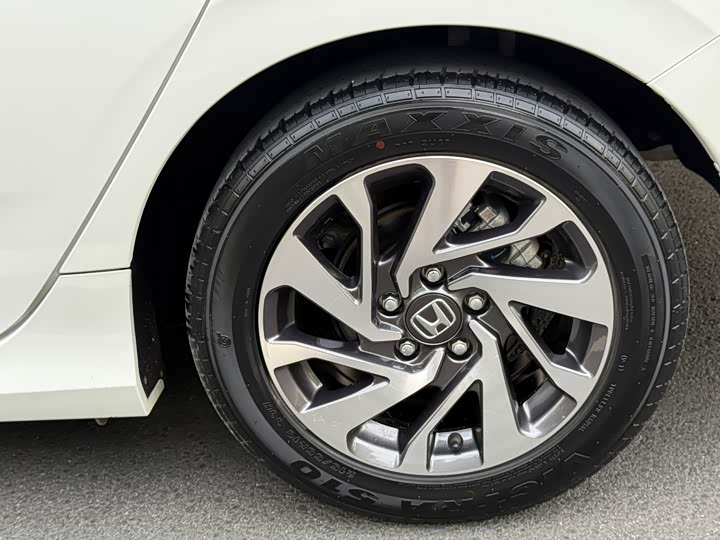 Фото 10 - Honda Civic