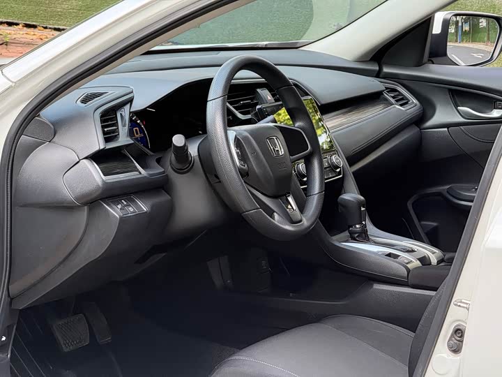 Фото 11 - Honda Civic