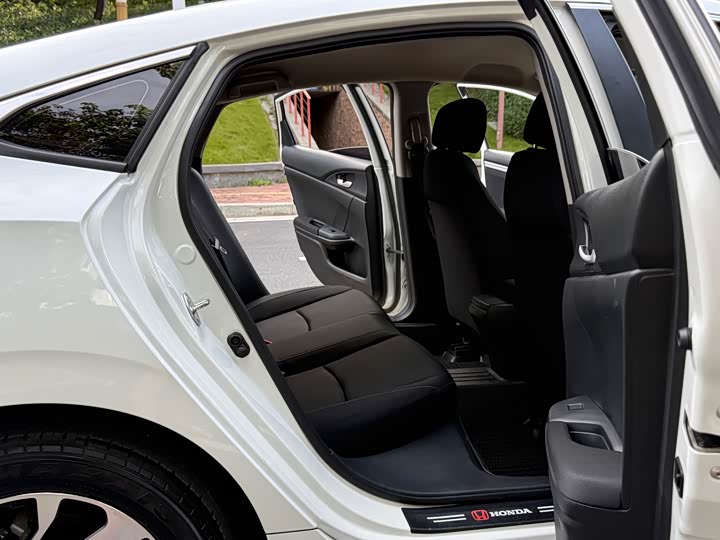 Фото 14 - Honda Civic