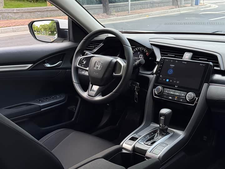 Фото 16 - Honda Civic