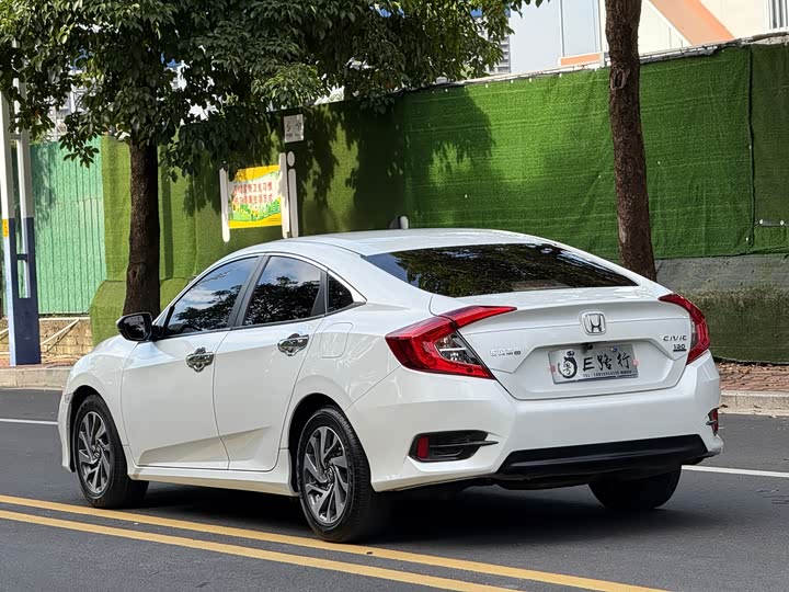 Фото 4 - Honda Civic