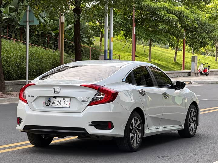 Фото 6 - Honda Civic