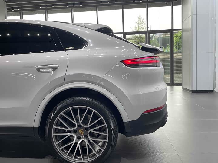 Фото 10 - Porsche Cayenne