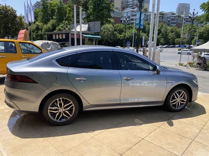 Фото 3 - BYD Qin Plus