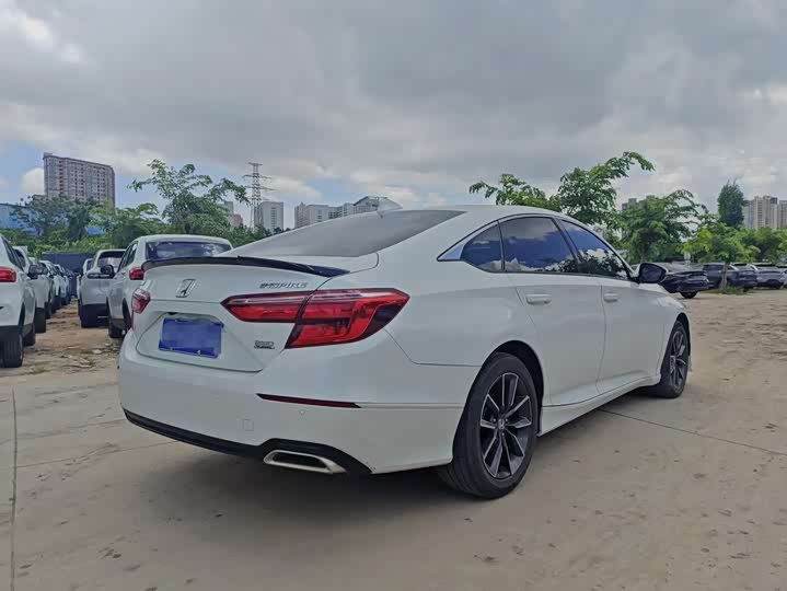 Фото 4 - Honda Inspire