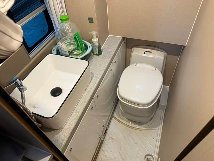 Фото 16 - Maxus V90 RV