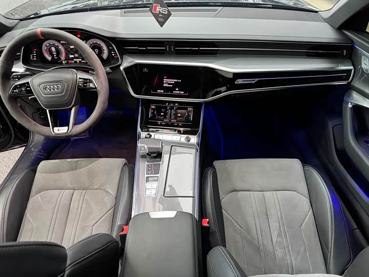 Фото 13 - Audi A6L