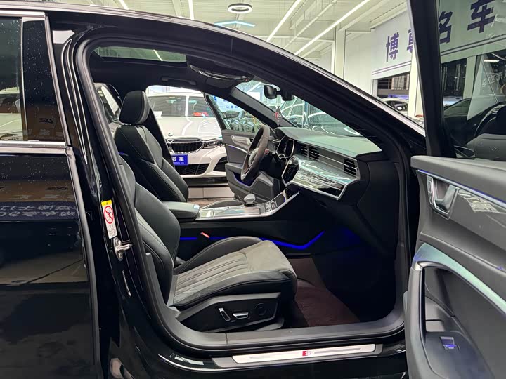 Фото 18 - Audi A6L