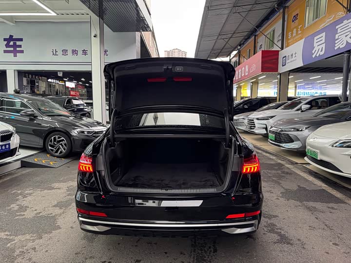 Фото 22 - Audi A6L