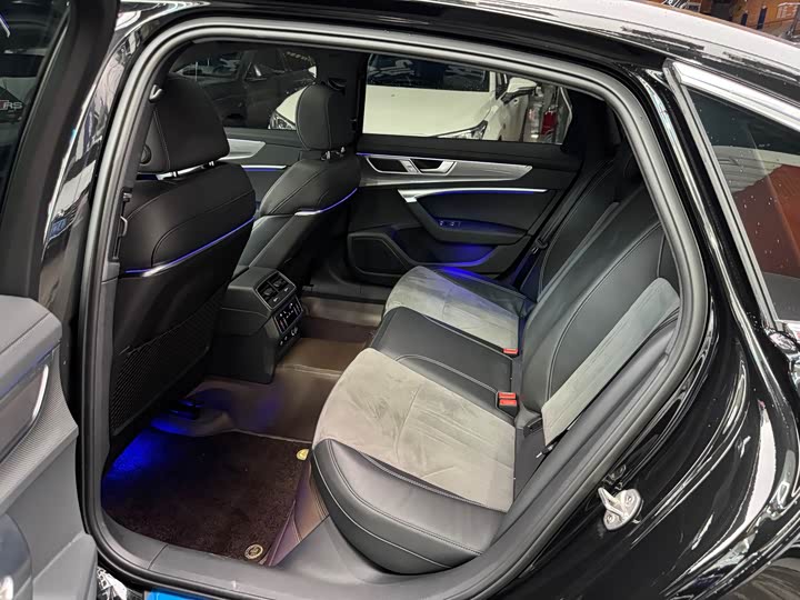 Фото 9 - Audi A6L