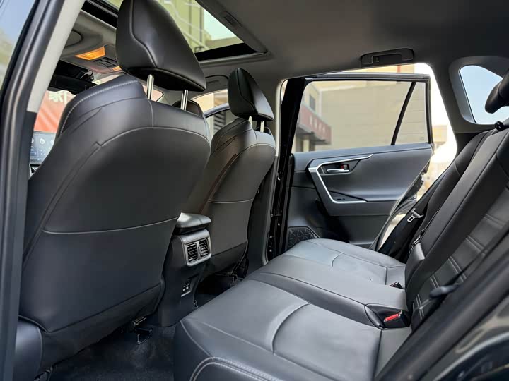 Фото 6 - Toyota Wildlander