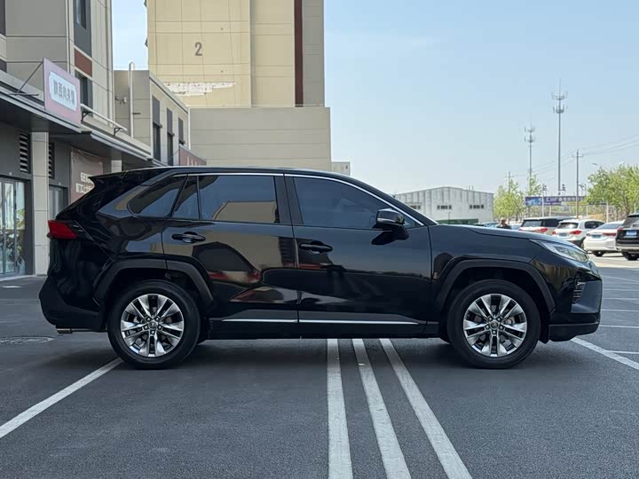 Фото 9 - Toyota Wildlander