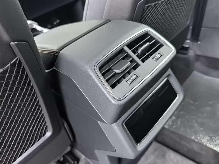 Фото 11 - Audi e-tron