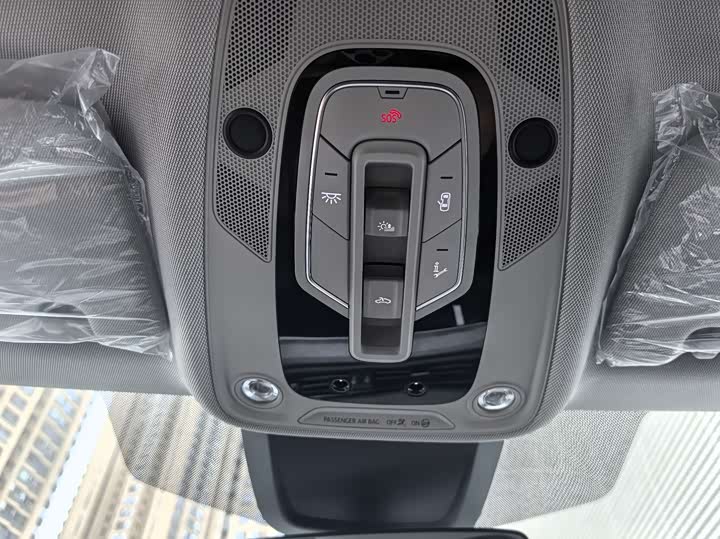 Фото 14 - Audi e-tron