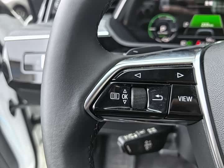 Фото 19 - Audi e-tron