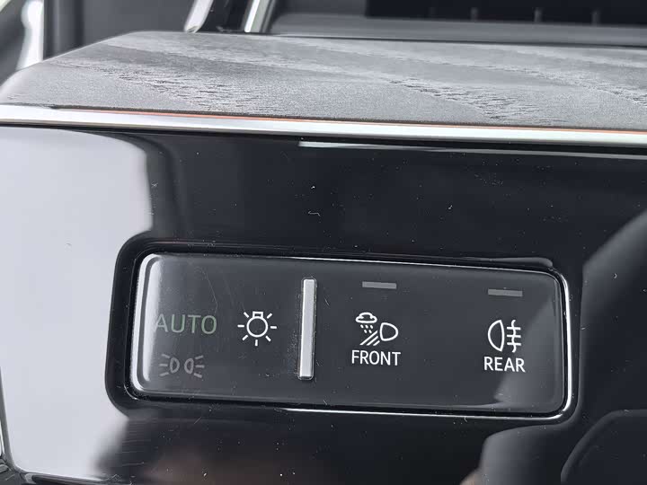 Фото 21 - Audi e-tron