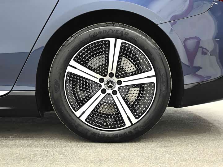 Фото 11 - Mercedes-Benz EQS