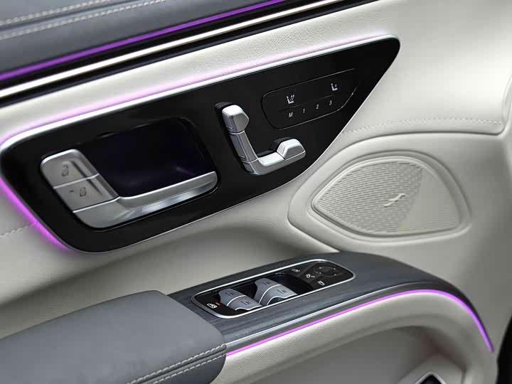 Фото 17 - Mercedes-Benz EQS