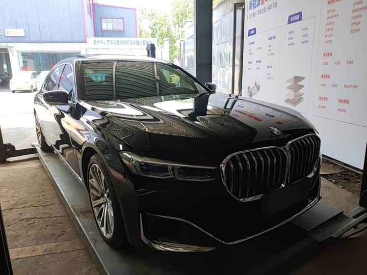 Фото 2 - BMW 7 Series