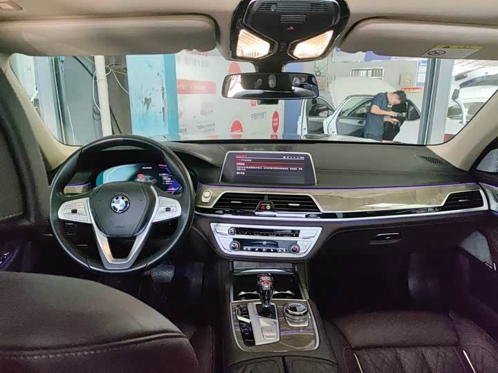 Фото 3 - BMW 7 Series