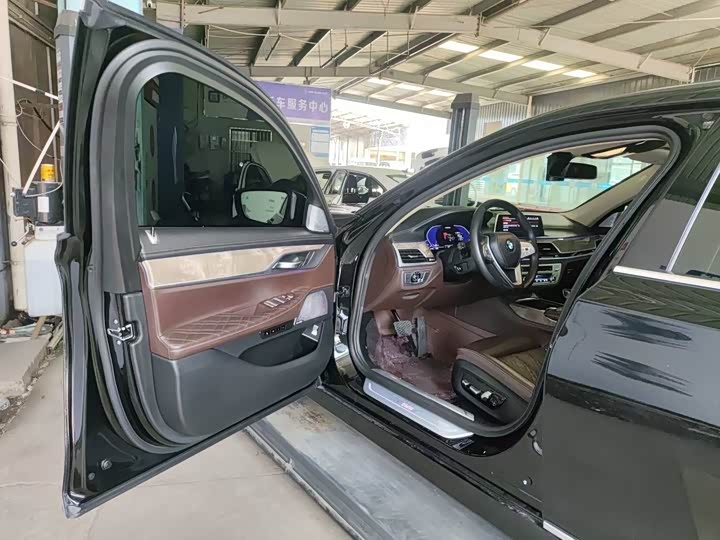 Фото 4 - BMW 7 Series