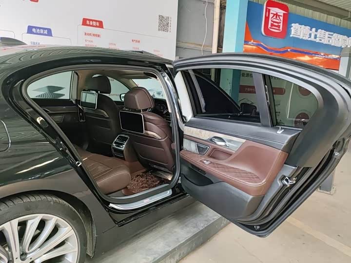 Фото 6 - BMW 7 Series