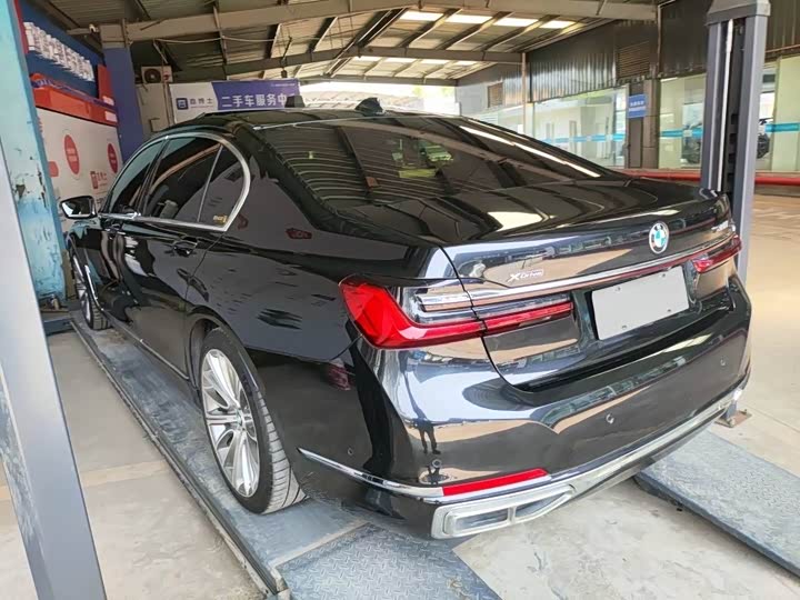 Фото 8 - BMW 7 Series