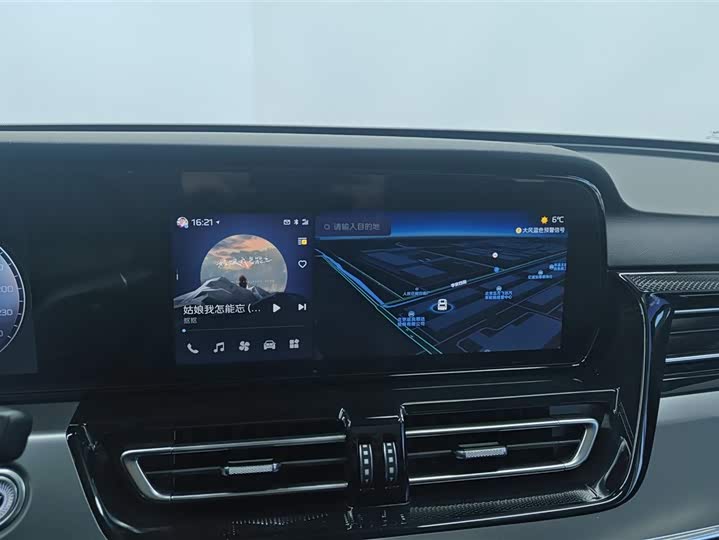 Фото 14 - Hongqi HS5