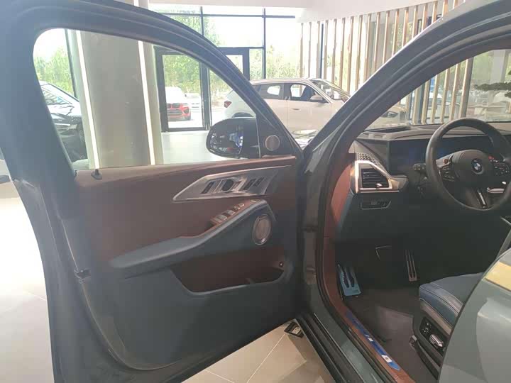 Фото 12 - BMW XM