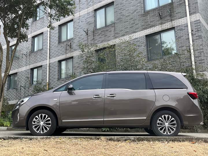 Фото 4 - Buick GL8 ES