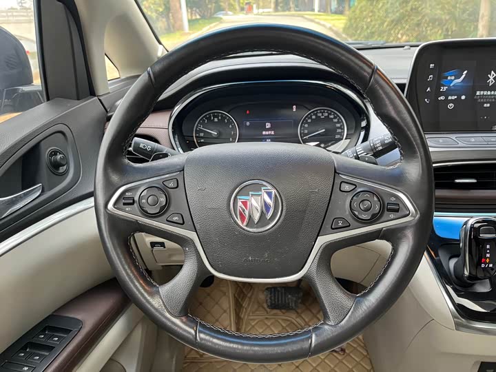 Фото 9 - Buick GL8 ES