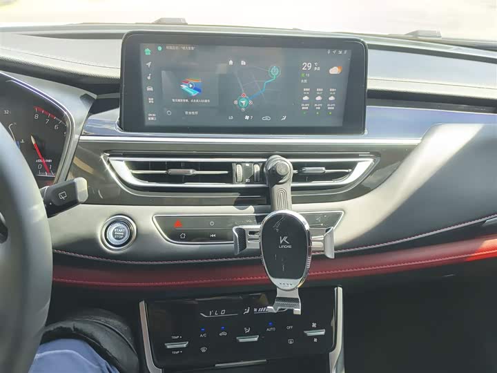 Фото 13 - Changan CS75