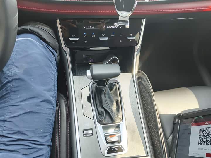 Фото 14 - Changan CS75