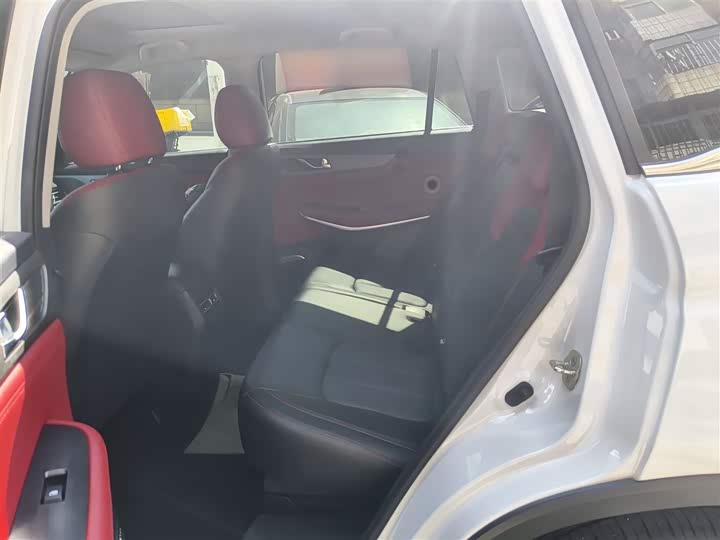 Фото 17 - Changan CS75