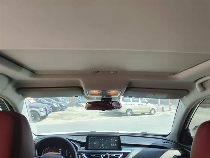 Фото 18 - Changan CS75