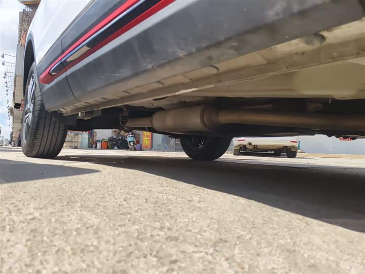 Фото 21 - Changan CS75