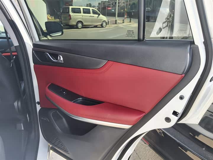 Фото 27 - Changan CS75