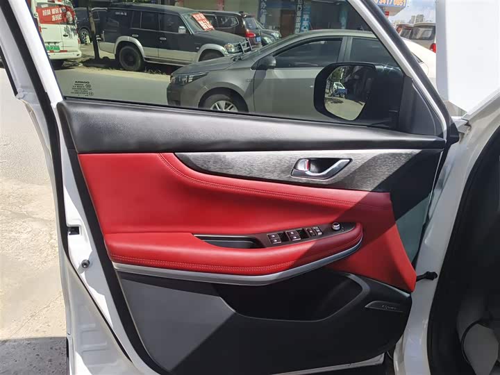 Фото 28 - Changan CS75