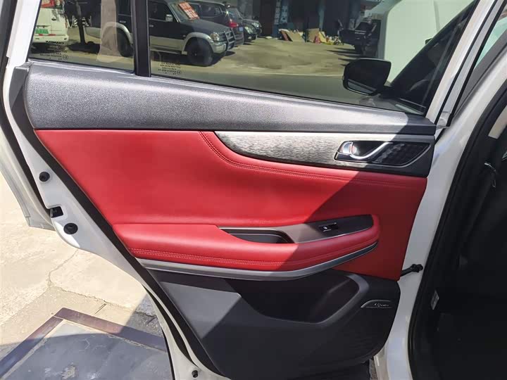 Фото 29 - Changan CS75