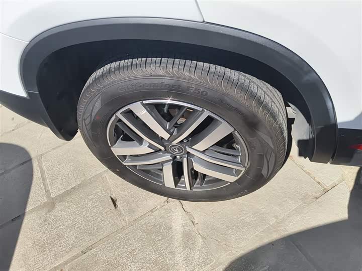 Фото 30 - Changan CS75