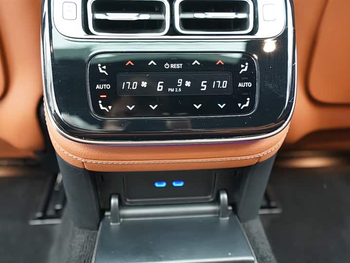 Фото 17 - Mercedes-Benz S-Class