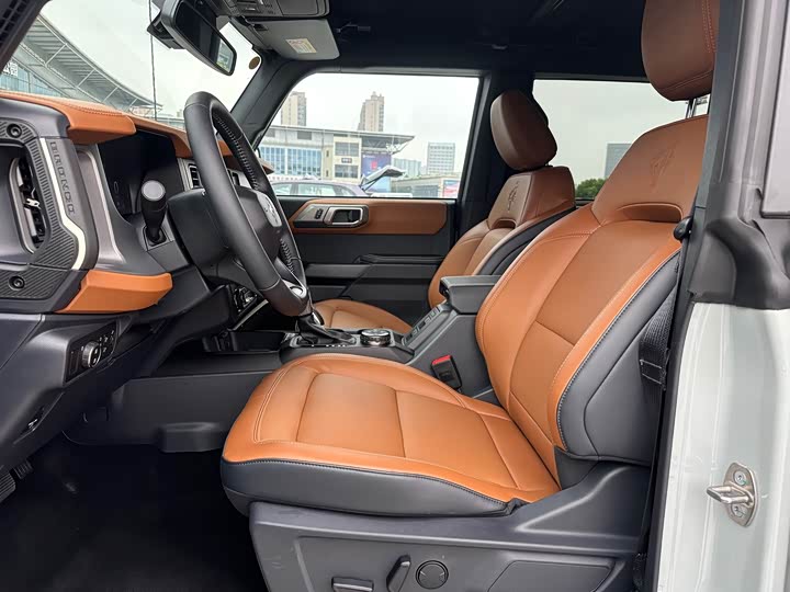 Фото 10 - Ford Bronco